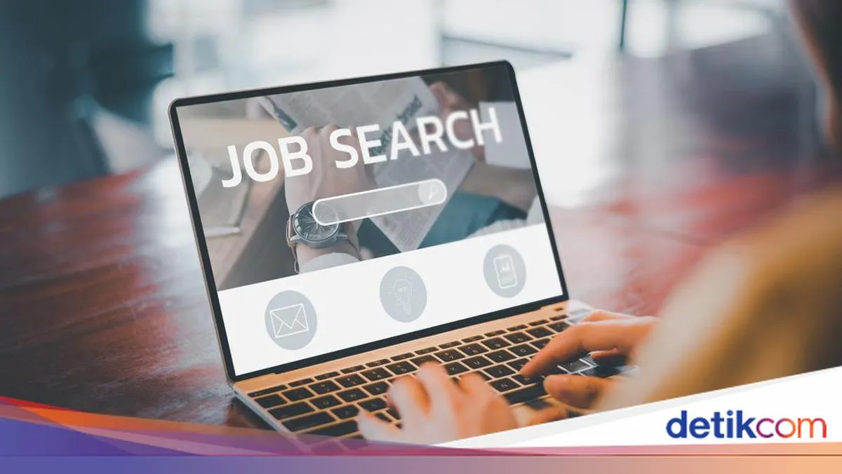Suasana persiapan job fair Bantul di Stadion Sultan Agung yang membuka peluang kerja bagi lulusan SD hingga S2