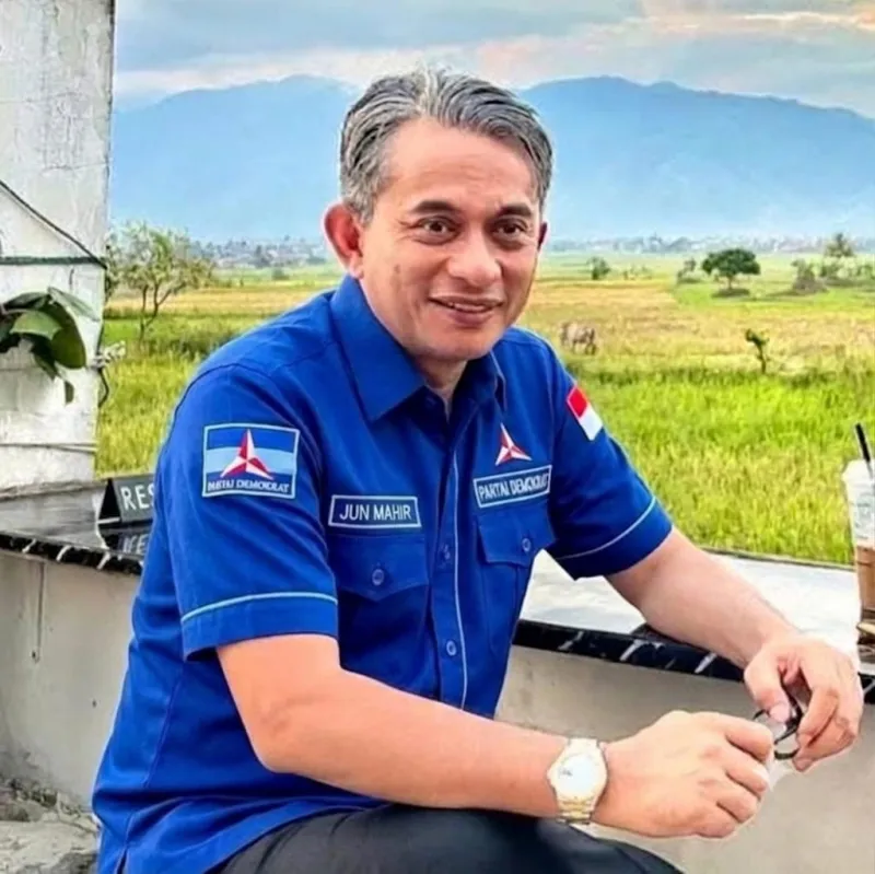Junaidi Mahir resmi bergabung dengan Partai Demokrat dan kantongi KTA di Muaro Jambi