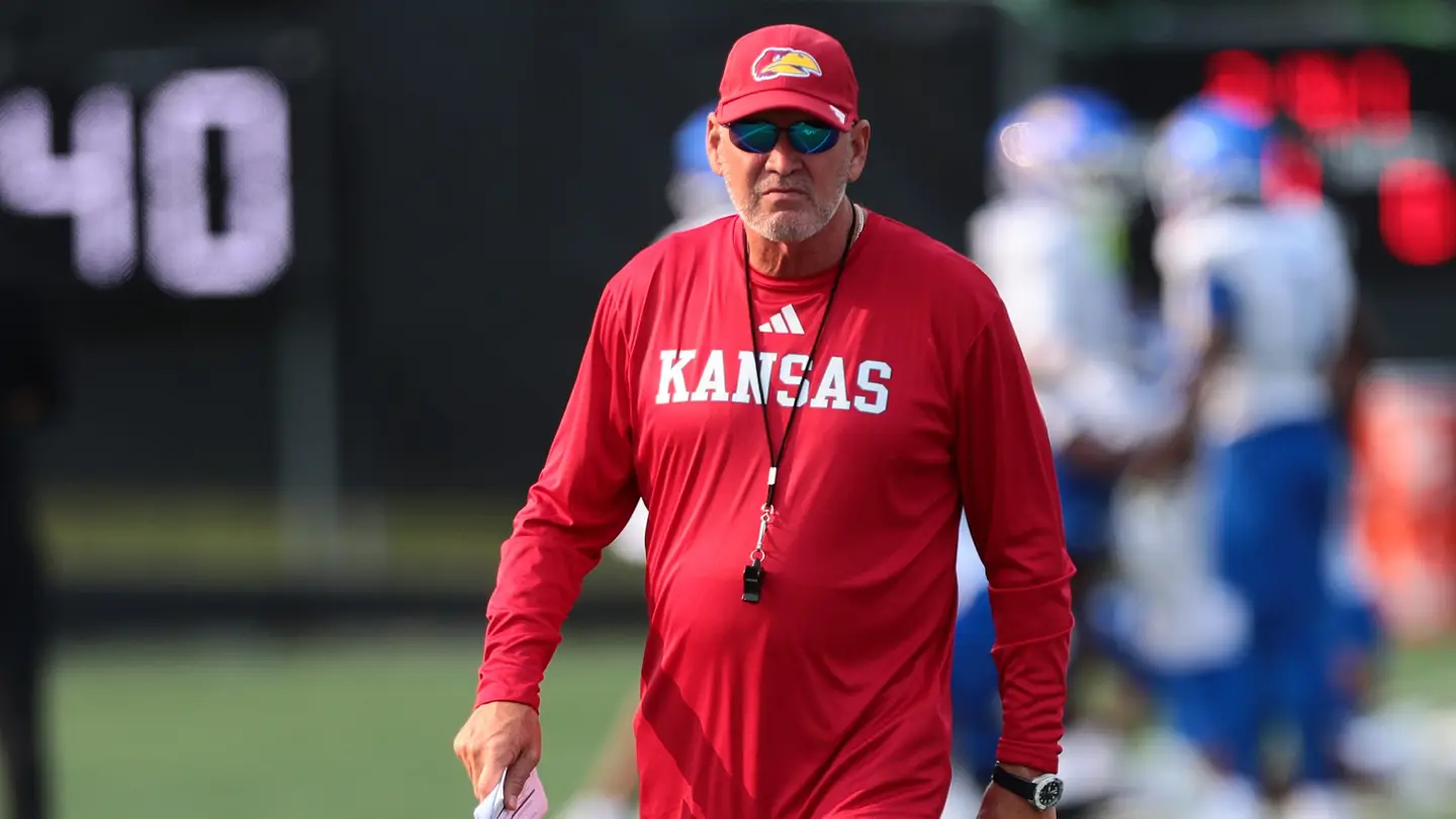Kansas bersiap menghadapi TCU dalam lanjutan kompetisi sepak bola Big 12