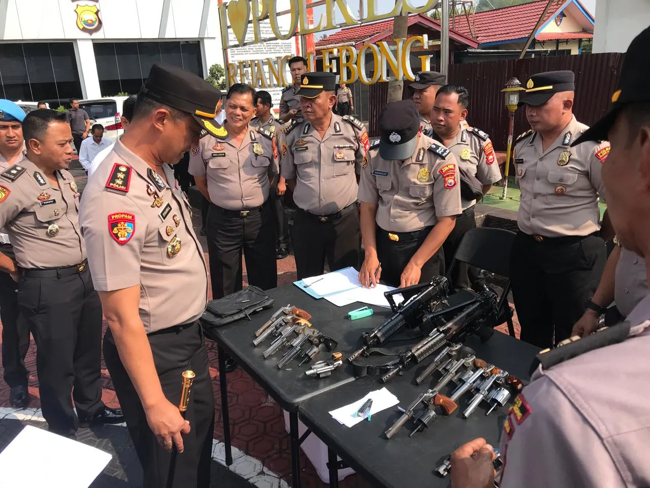Kapolres Rejang Lebong pimpin pemeriksaan senjata api inventaris untuk pastikan prosedur dan kelengkapan
