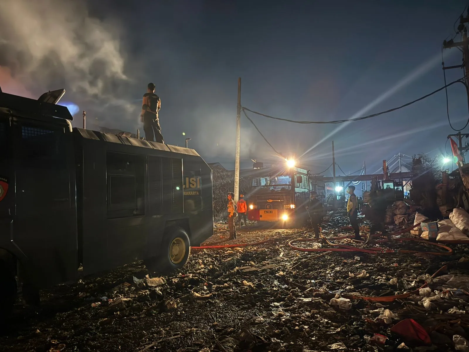 Polresta Solo kerahkan dua water cannon padamkan kebakaran TPA Putri Cempo