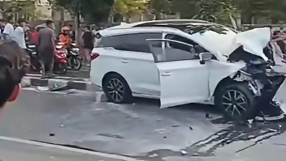 Kecelakaan beruntun yang dipicu mobil listrik di Kembangan menyebabkan satu keluarga tewas