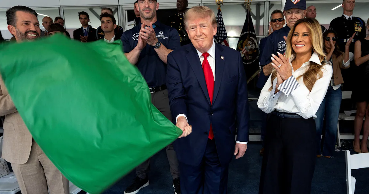 Kekacauan logistik dan antrean penonton di balap IndyCar Freedom 250 Donald Trump