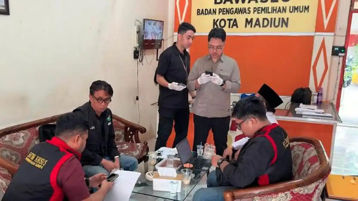Kantor Bawaslu Kota Madiun digeledah oleh Kejari terkait dugaan korupsi