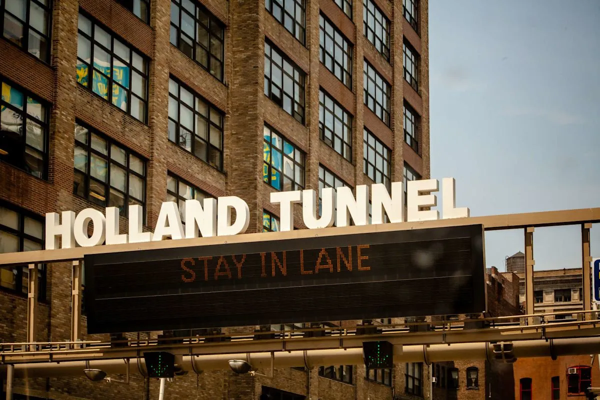 Kereta listrik mini 2 kaki pernah patroli di Terowongan Holland New York