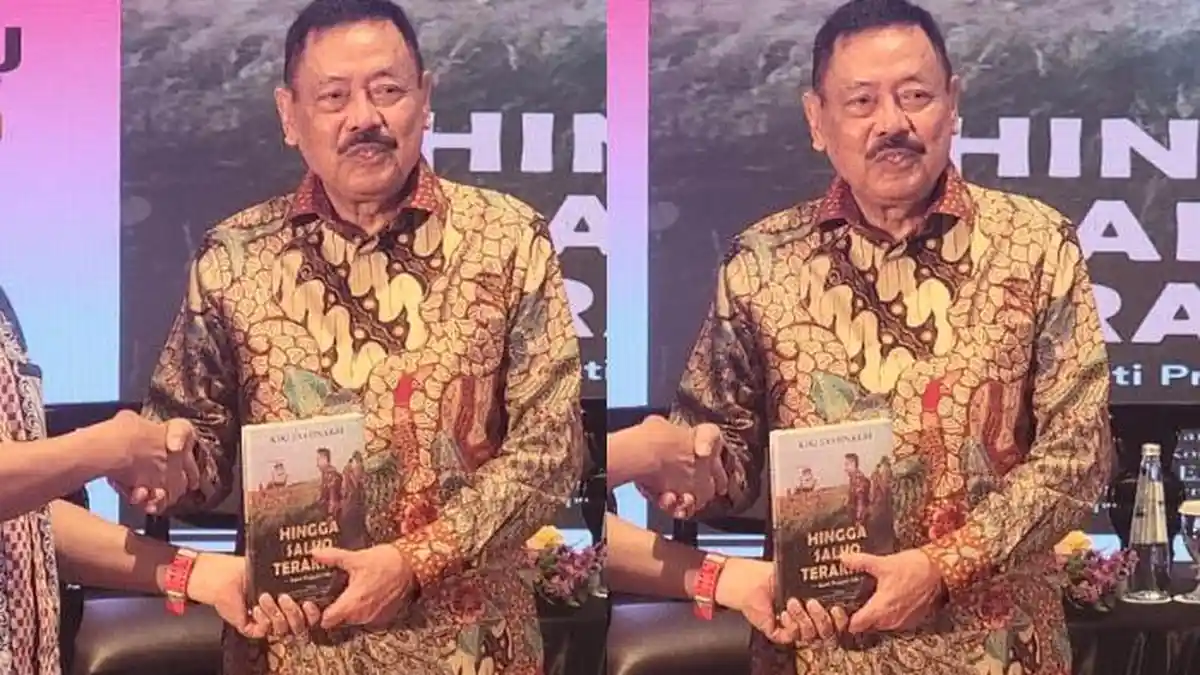 Letjen Purn Kiki Syahnakri berbicara dalam peluncuran buku mengenai reformasi