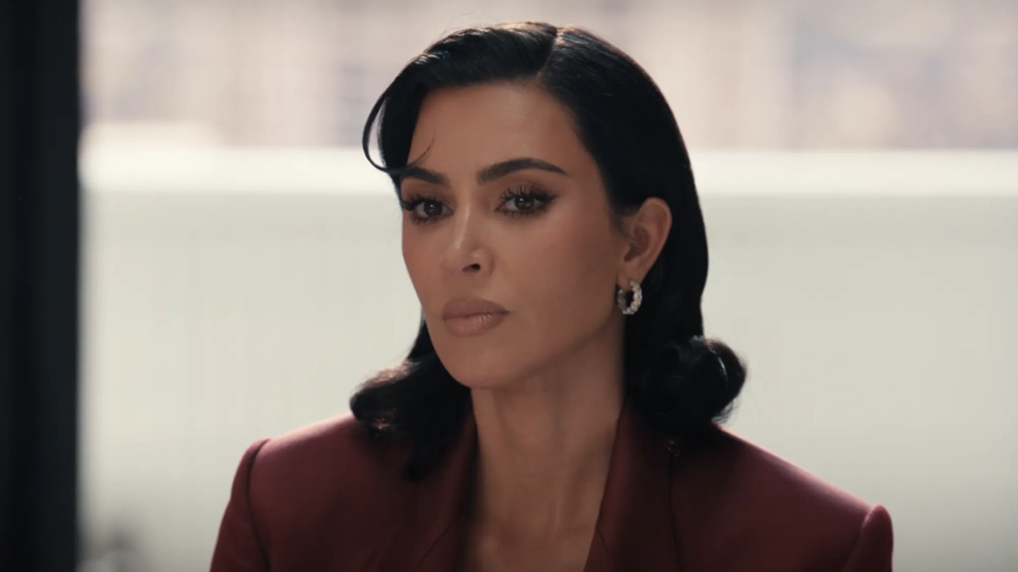 Kim Kardashian dan Lewis Hamilton pamer momen liburan tropis dengan gaya rantai perut