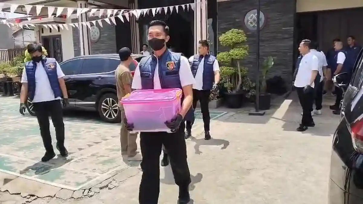 Polda Lampung sita dokumen korupsi honorer fiktif dari rumah Sekda Lampung Tengah