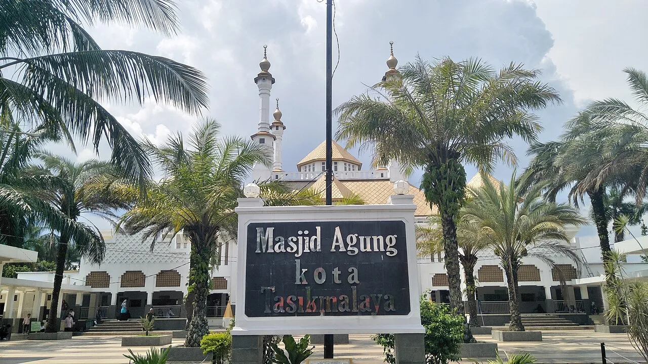 Kota Tasikmalaya di Jawa Barat berkembang sebagai pusat kerajinan UKM dan pendidikan
