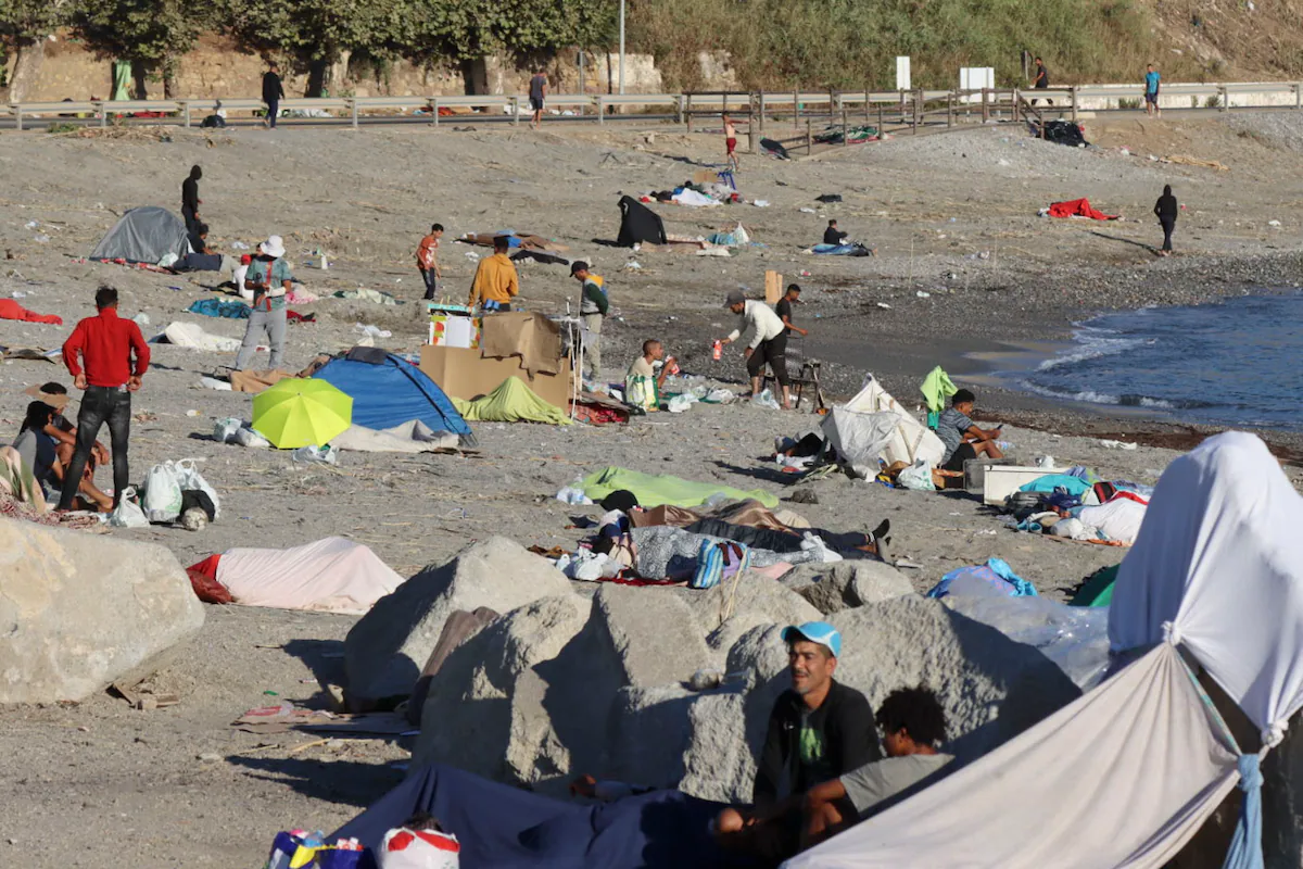 Ketegangan politik dan krisis migrasi di Ceuta memicu perdebatan panas di Spanyol menurut laporan El Pais