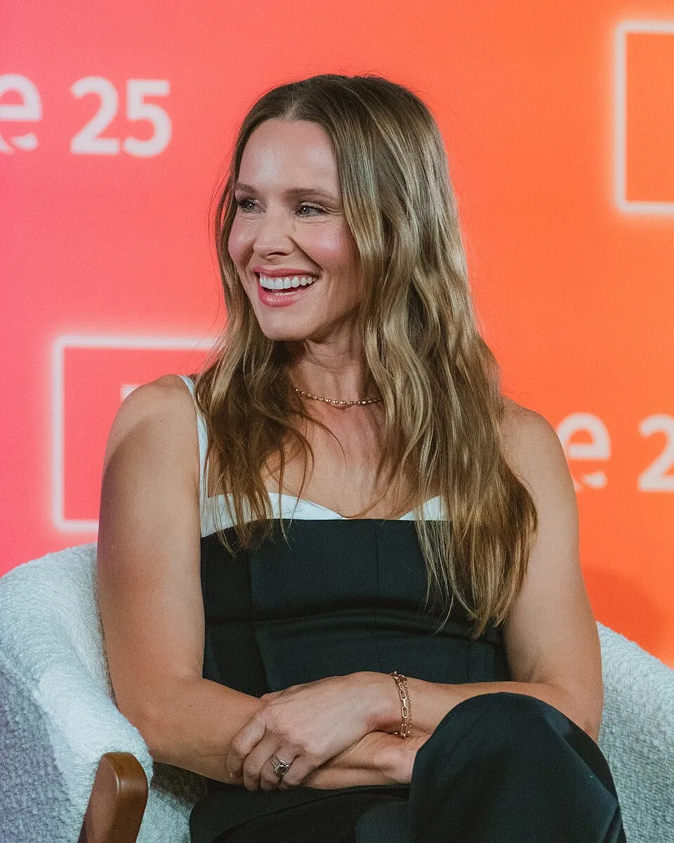Kristen Bell meraih berbagai penghargaan bergengsi internasional termasuk Emmy Award