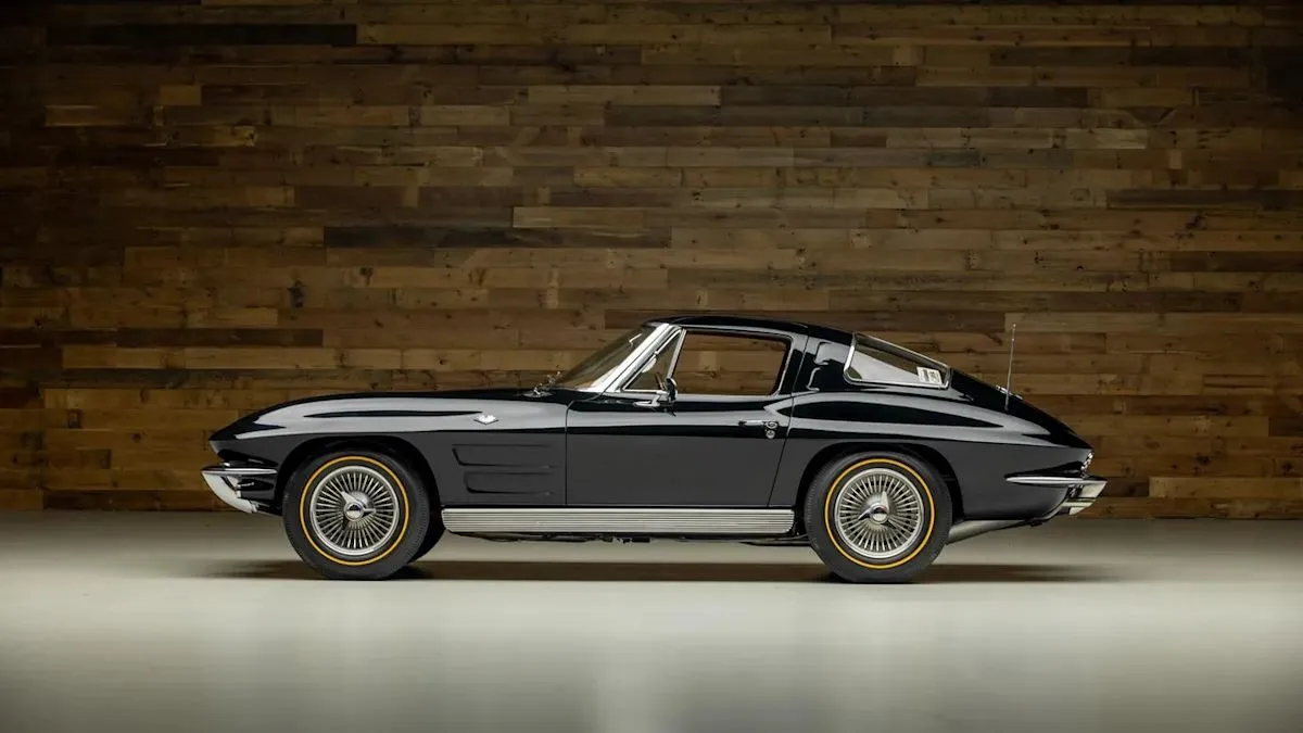 Kruse Auctions lelang Chevrolet Corvette 1963 dan Corvette ZR1 2019
