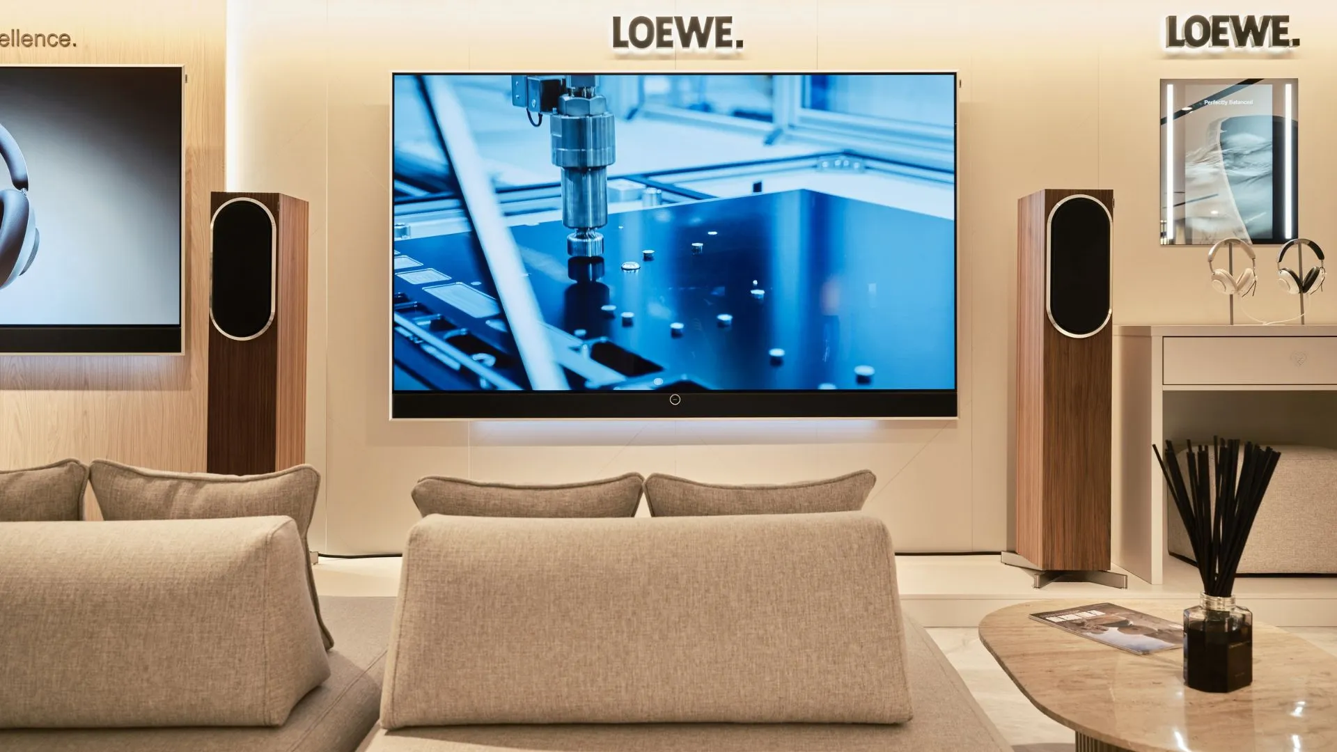 Loewe buka toko konsep baru di Harrods London untuk perluas pasar global