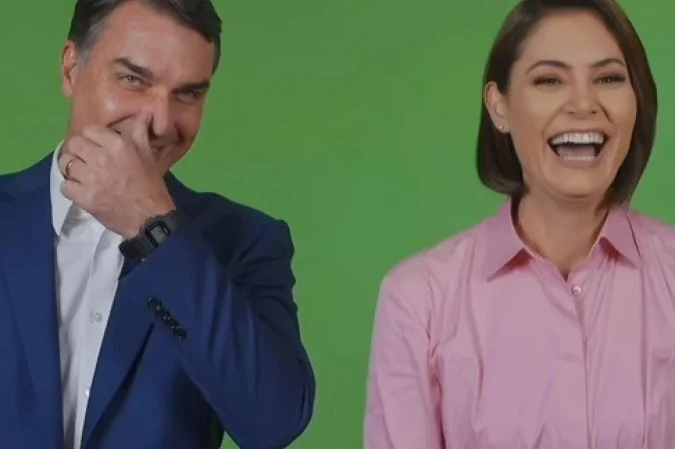 Michelle dan Flávio Bolsonaro tampil bersama dalam agenda kampanye politik di Brasil