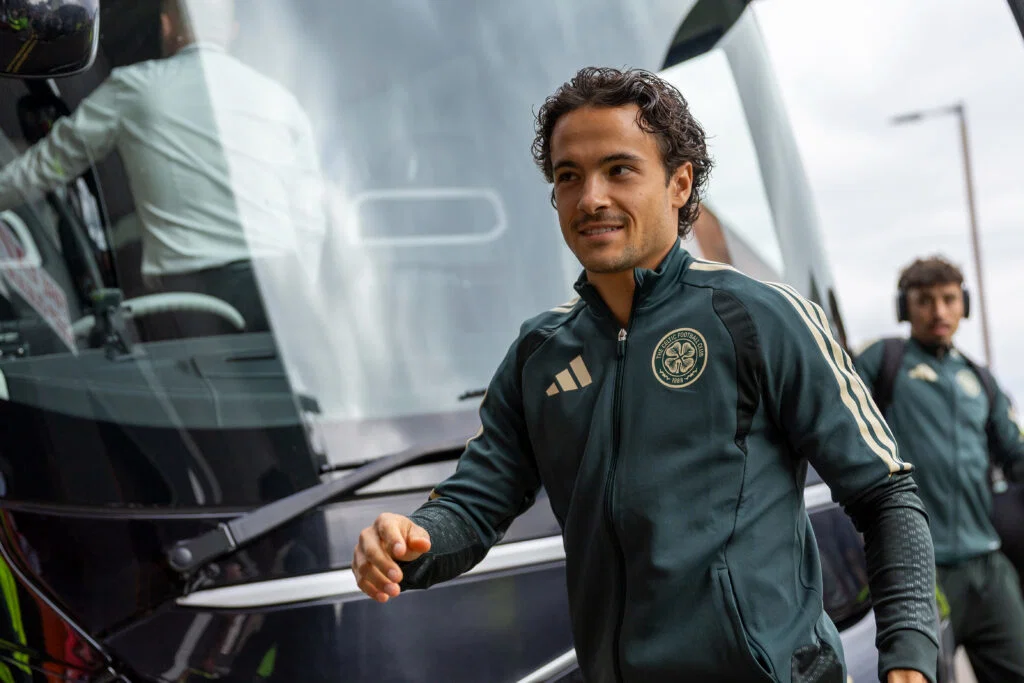 Mika Baur memuji atmosfer luar biasa Celtic Park saat debut di Liga Champions
