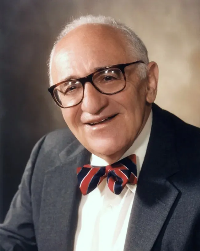 Murray Rothbard, tokoh sentral gerakan libertarian modern dan penggagas anarko-kapitalisme