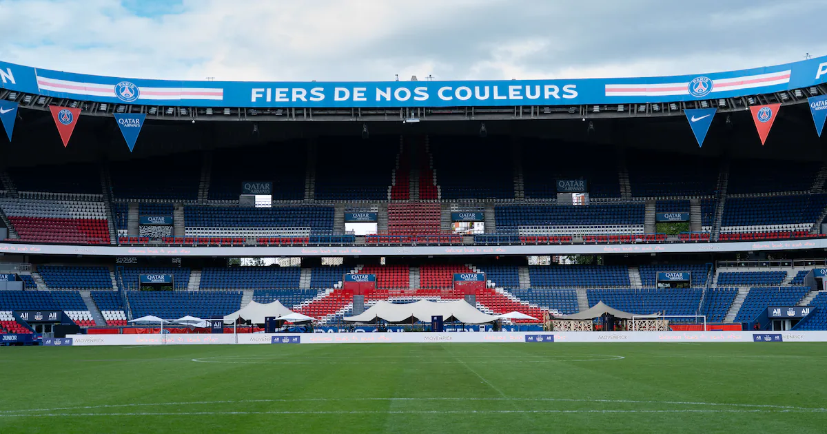 Paris Saint-Germain pasang rumput asal Irlandia di Stadion Parc des Princes