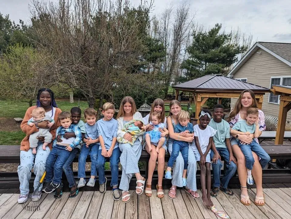 Pasangan Paul dan Jeane Briggs membesarkan 37 anak di West Virginia
