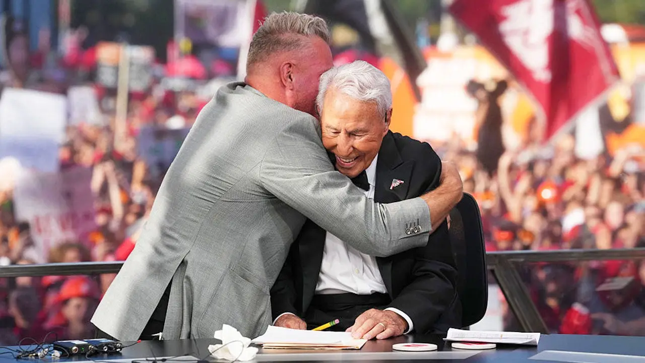 Pat McAfee membantah rumor akan menggantikan posisi Lee Corso di College GameDay