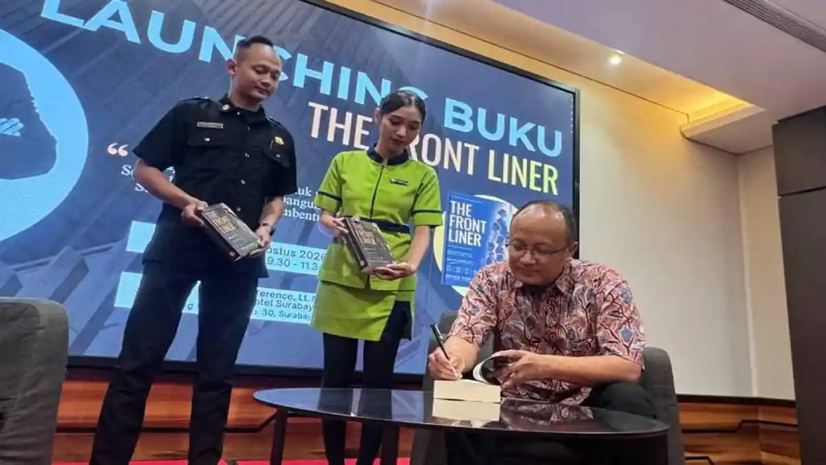 Peluncuran buku The Front Liner karya Mohamad Yusak Anshori di Surabaya