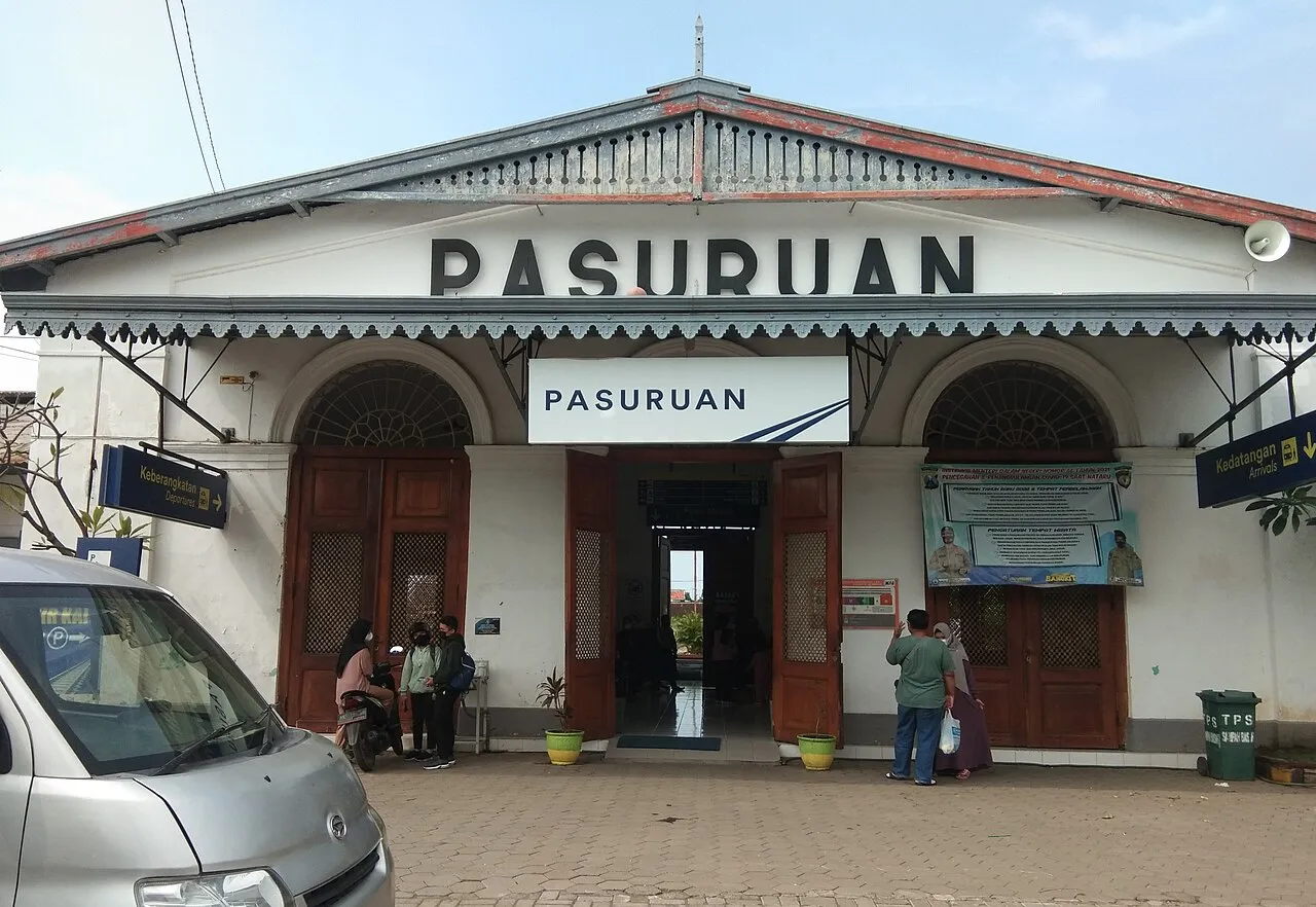 Pemandangan wilayah perkotaan di Kota Pasuruan yang kaya sejarah