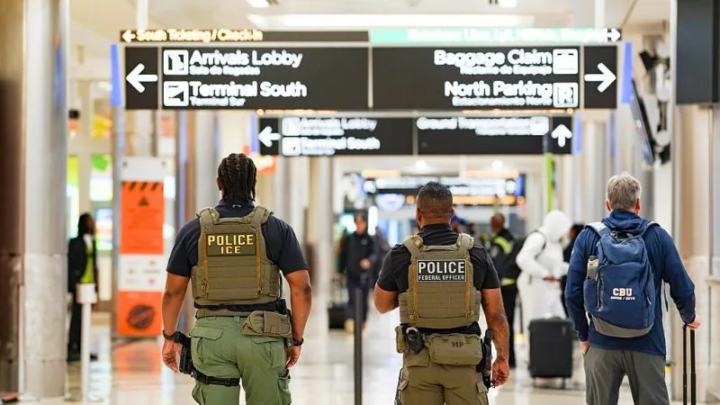 Peningkatan penangkapan imigran oleh ICE di bandara AS memicu kekhawatiran luas