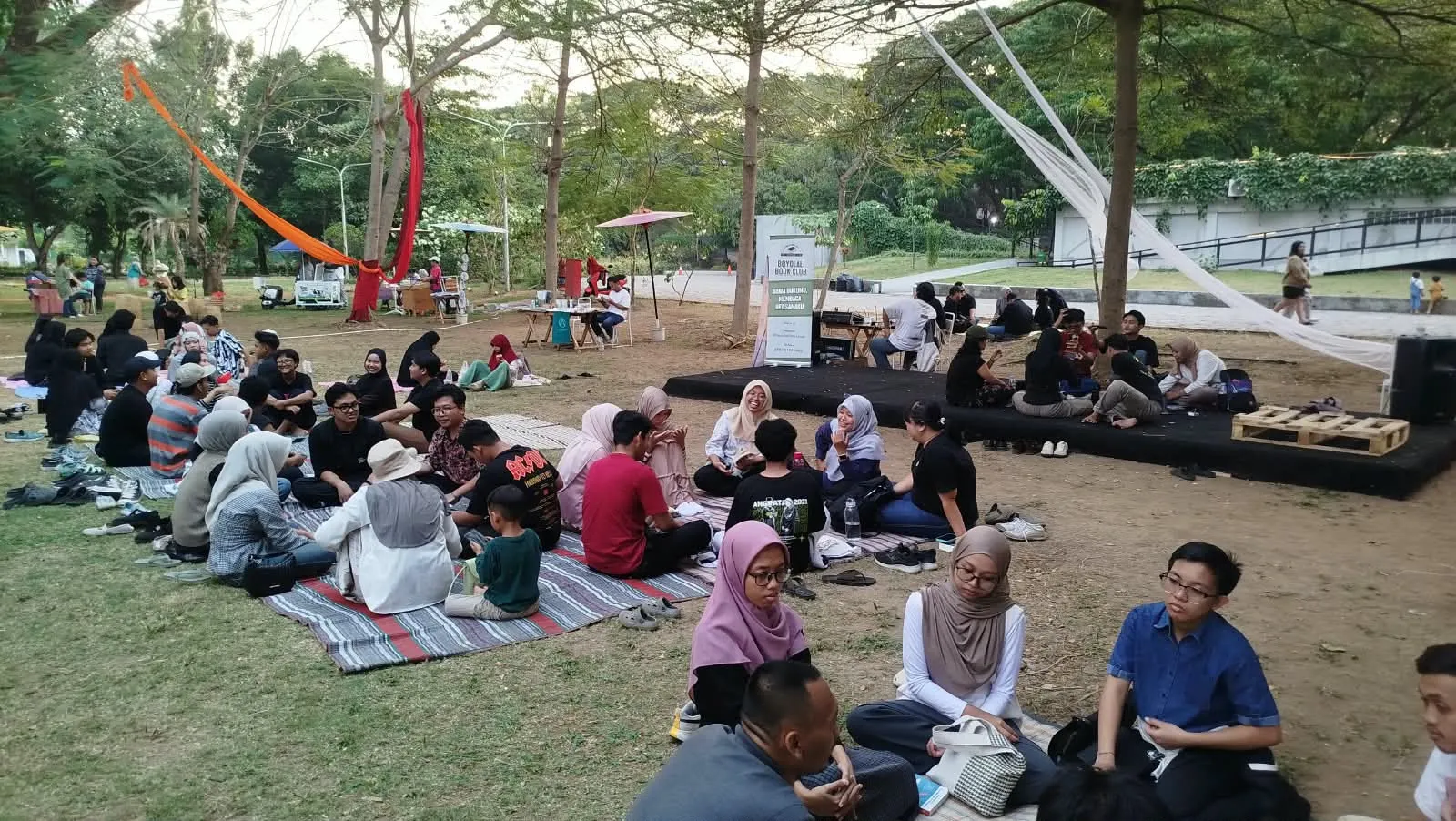 Pencinta buku Soloraya gelar baca bersama dan donasi korban gempa NTT di Solo