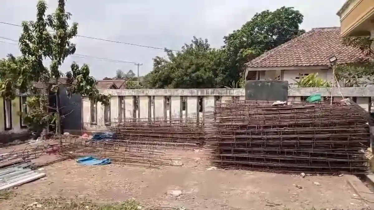 Ratusan batang besi proyek jalan Gunung Sugih Kotagajah Lampung raib dicuri bertahap