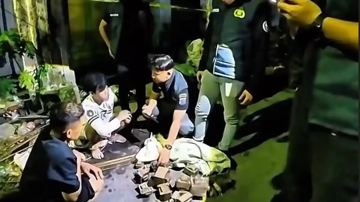 Dua remaja nekat curi meteran listrik ruko kebakaran di Pematangsiantar diamankan polisi