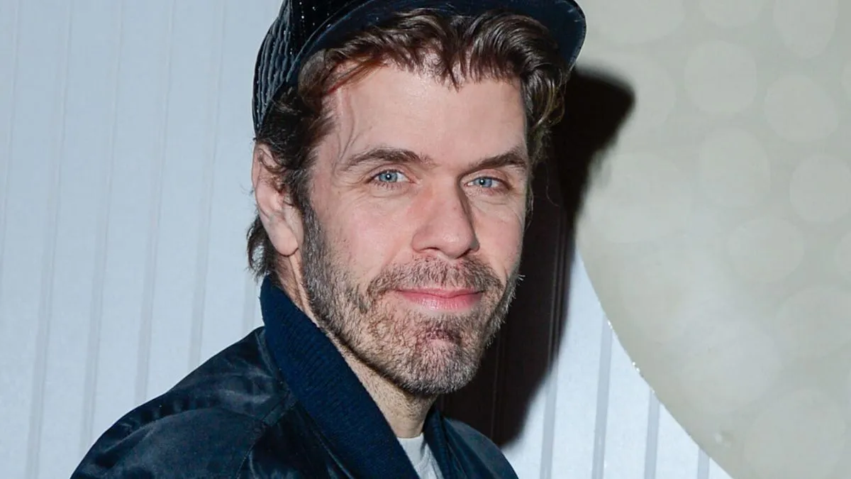 Perez Hilton menghadapi masa pemulihan panjang dan perawatan di rumah sakit