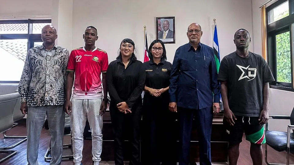 Dua pesepak bola asal Kenya yang terlantar di Indonesia akhirnya berhasil dipulangkan berkat bantuan APPI dan KEFWA