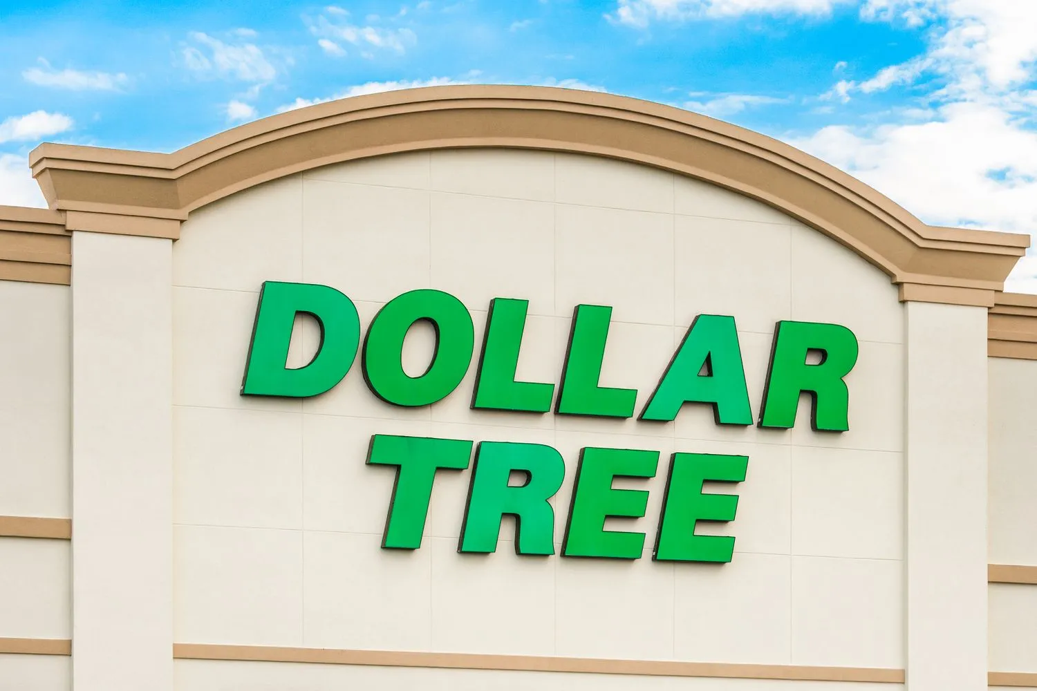 Piring keramik Dollar Tree berharga 1,5 dolar mirip koleksi Williams Sonoma