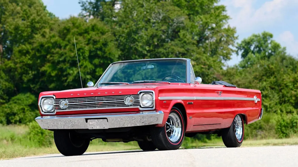 Plymouth Belvedere Convertible 1966 bermesin Hemi V8 siap dilelang Mecum