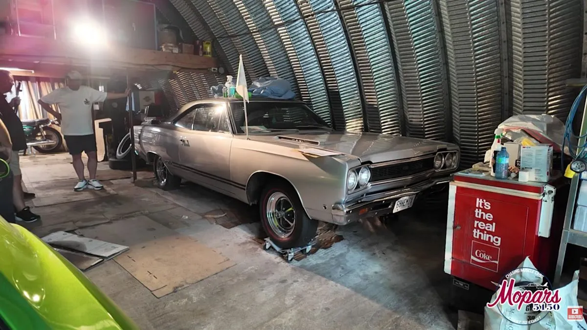 Plymouth GTX 1968 berwarna perak milik Brian di Ontario Kanada