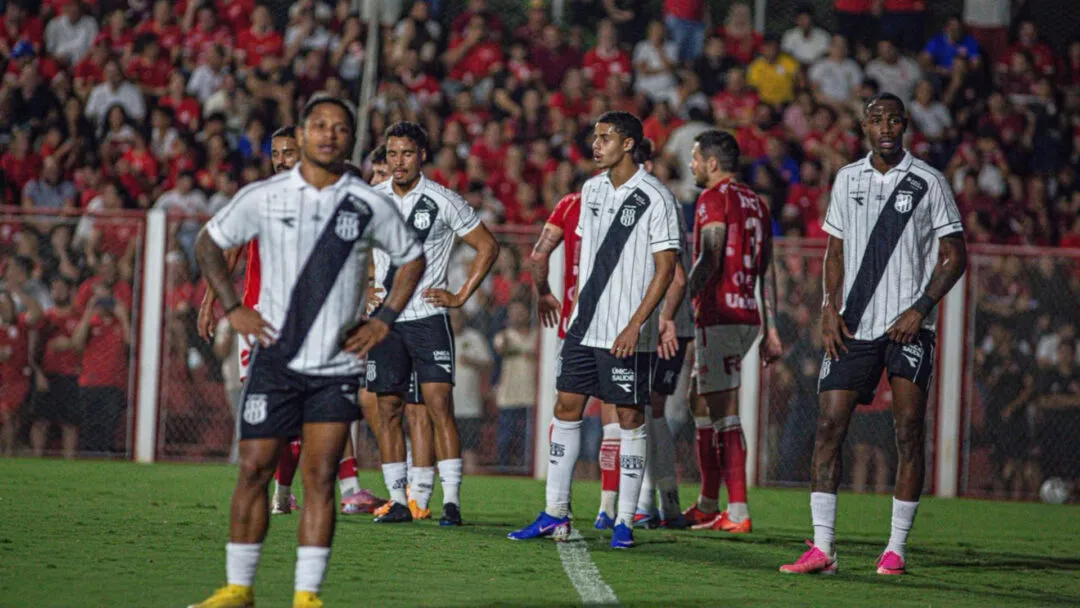 Ponte Preta dihantam kekalahan telak 6-0 dari Vila Nova di tengah krisis gaji pemain yang mengancam kelanjutan kompetisi Serie B