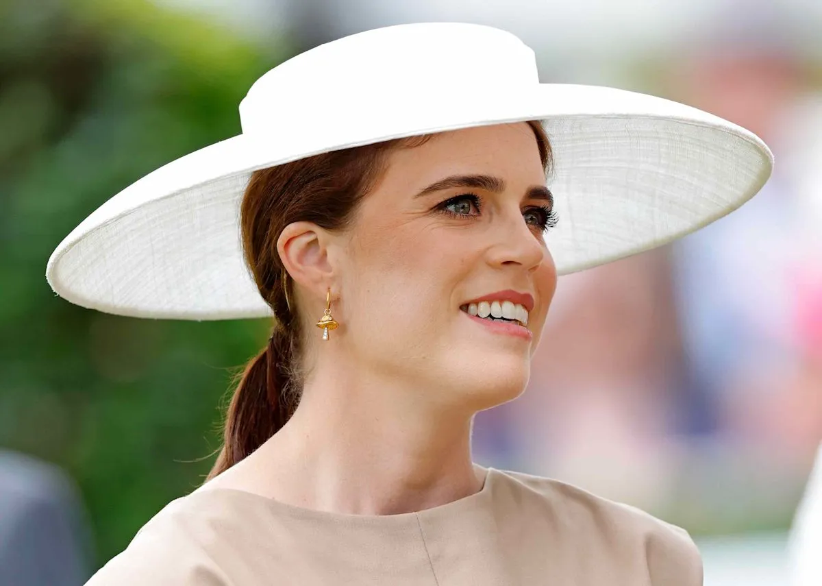 Princess Eugenie membagikan foto bayi Adelaide bersama kedua kakaknya