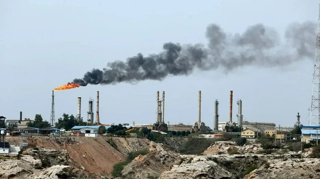 Produksi minyak Iran di Pulau Kharg tetap beroperasi pascaserangan AS