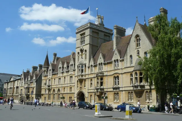 Balliol College di Universitas Oxford, salah satu institusi pendidikan tertua dan paling bersejarah di dunia berbahasa Inggris