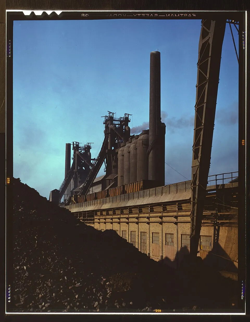 Carnegie Steel Company mendominasi industri baja Amerika Serikat di bawah kepemimpinan Andrew Carnegie sebelum bergabung dengan U.S. Steel