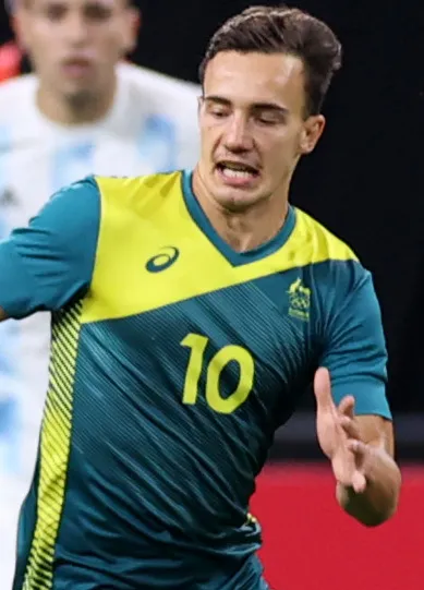 Denis Genreau, gelandang serang yang berkiprah di sepak bola profesional Australia dan internasional
