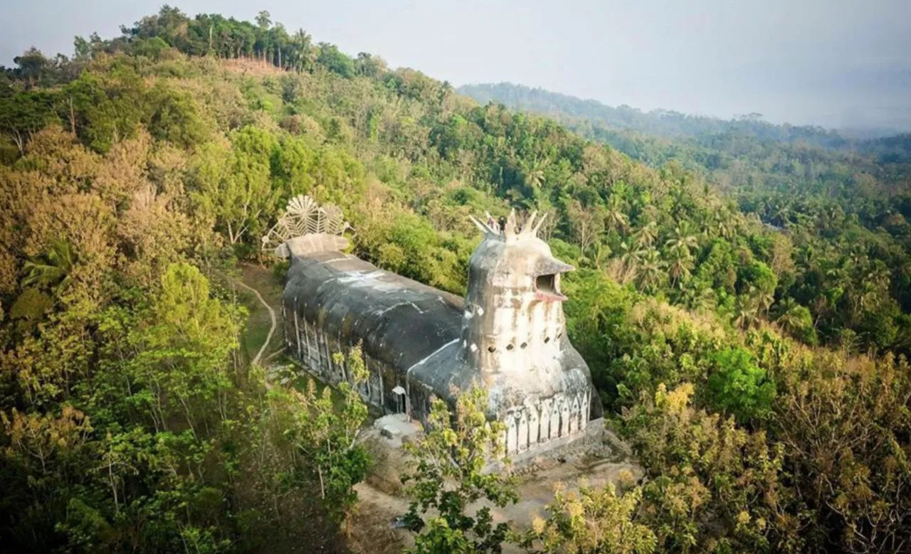 Keindahan arsitektur bangunan Gereja Ayam atau Bukit Rhema di kawasan perbukitan Magelang