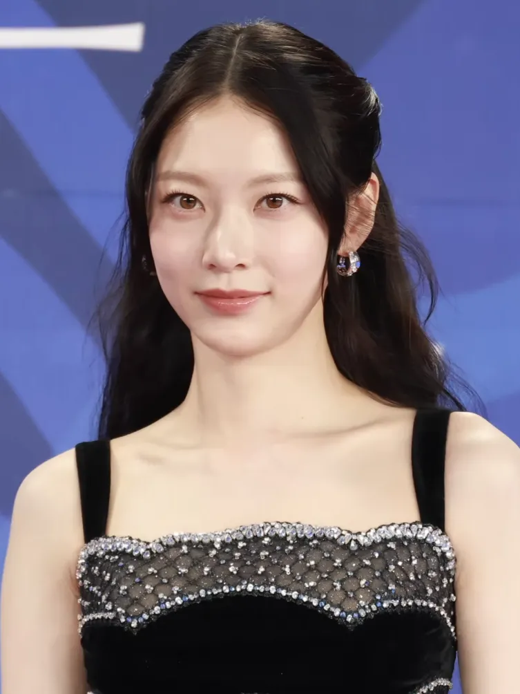Gong Seung-yeon raih penghargaan Best New Actress di Blue Dragon Film Awards