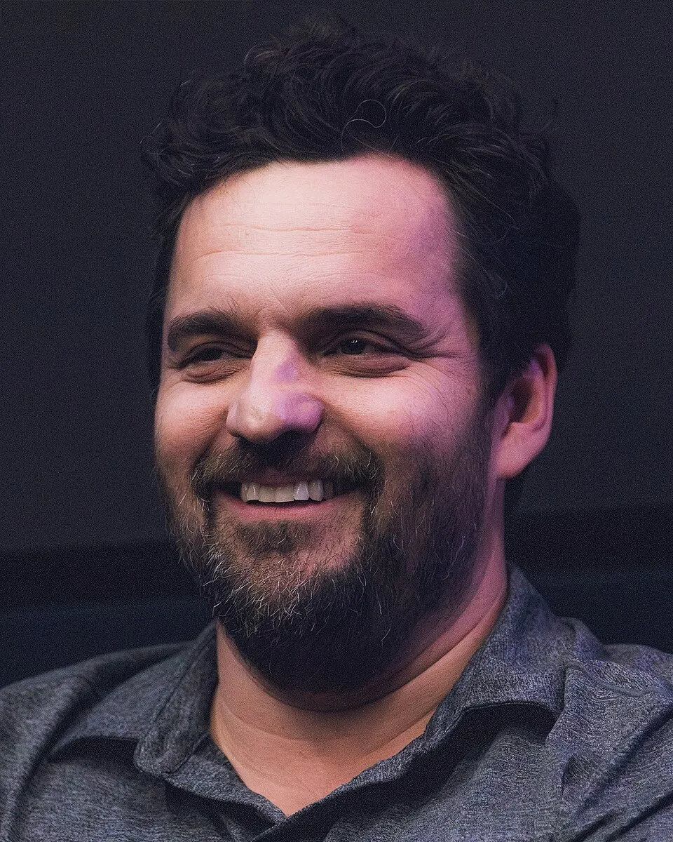 Profil Jake Johnson aktor populer serial New Girl dan pengisi suara Spider-Man