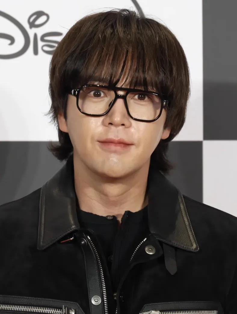 Jang Keun-suk memulai karier sejak usia 5 tahun dan sukses membintangi berbagai drama populer Korea