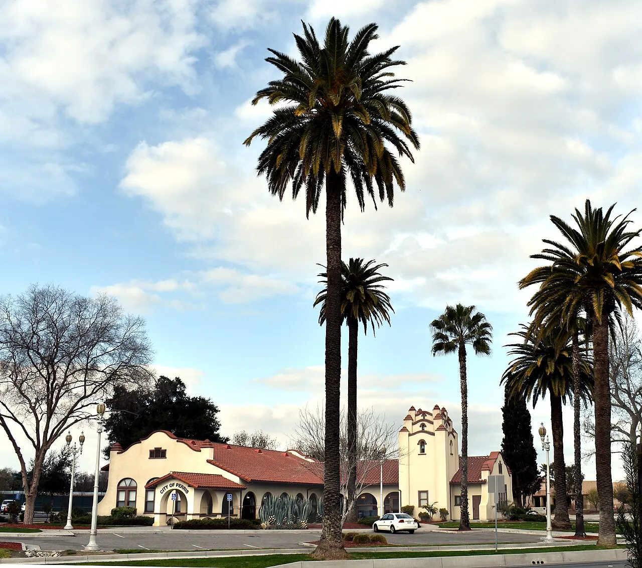 Keindahan pemandangan Kota Perris di California yang terkenal dengan wisata dirgantara dan sejarah jalur kereta api