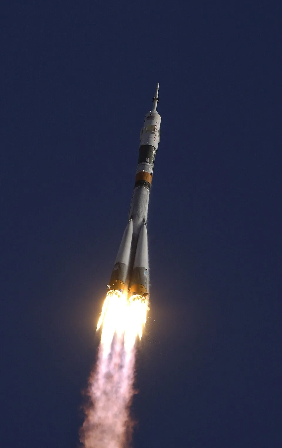 Soyuz TMA-9 meluncur ke Stasiun Luar Angkasa Internasional membawa kru penting dan eksperimen sains