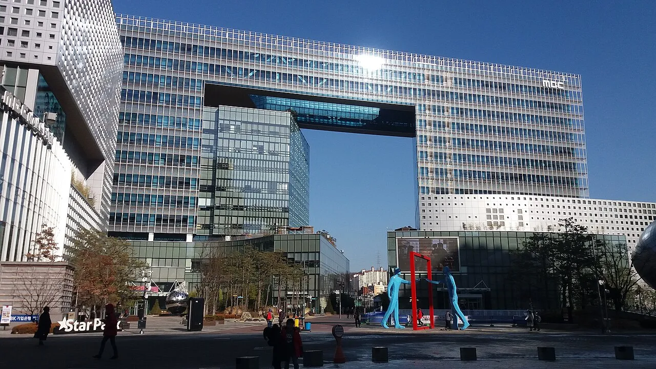 Gedung pusat Munhwa Broadcasting Corporation di Seoul menjadi simbol kekuatan media Korea Selatan