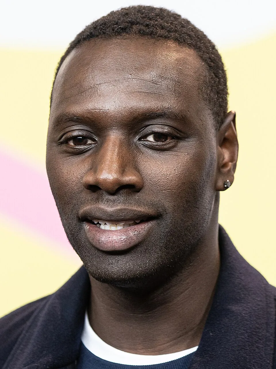 Profil Omar Sy aktor Prancis peraih Cesar Award dan bintang serial Lupin