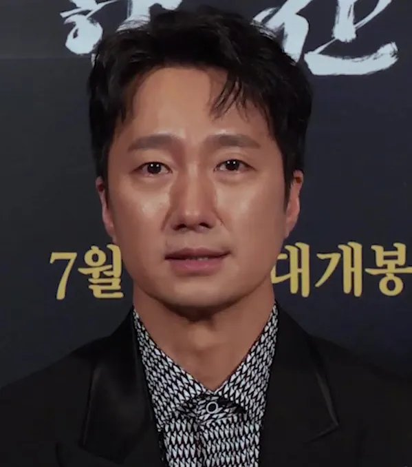 Profil aktor Korea Selatan Park Hae-il yang membintangi film populer