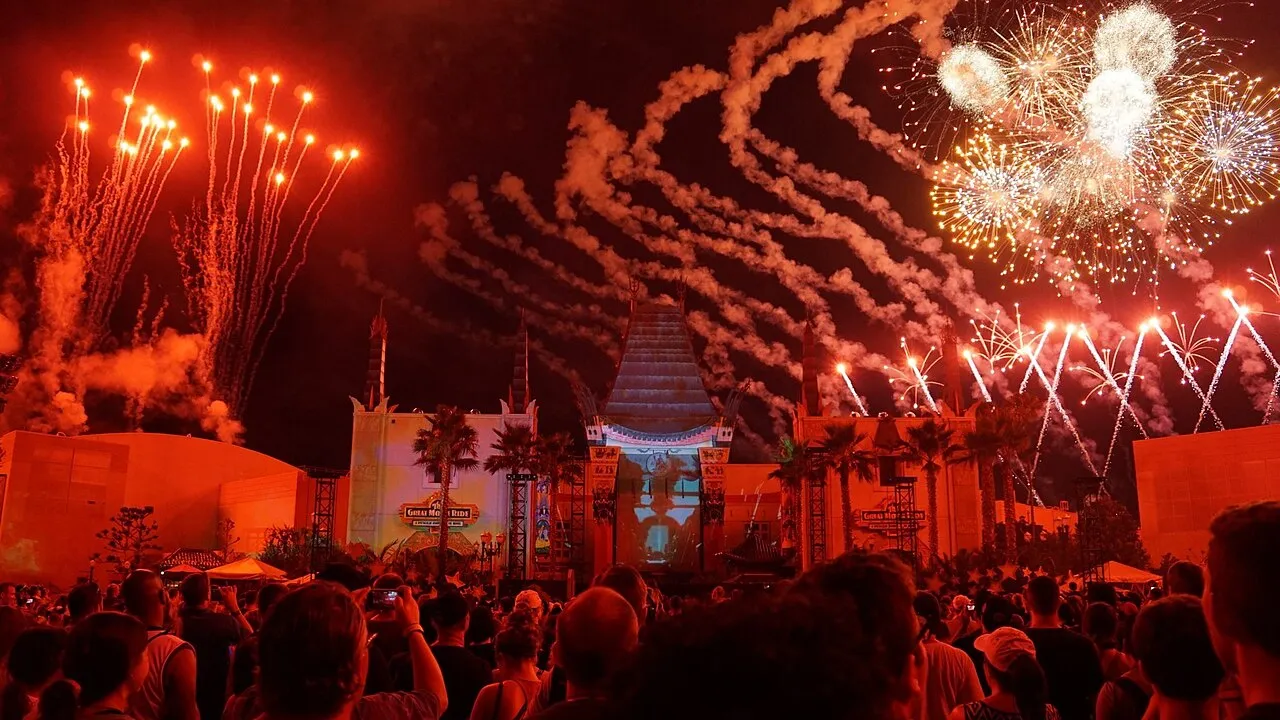 Star Wars A Galactic Spectacular menyuguhkan pertunjukan kembang api dan proyeksi megah di Disney World